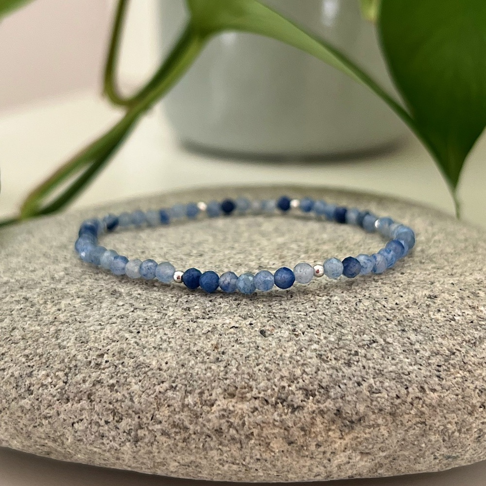 NWT Blue Aventurine Crystal & Sterling Silver Stretch Bracelet 💜